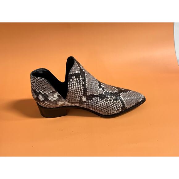 Marc Fisher Size 6 Womens Leather Animal Print Pointed Toe Ankle Boots - Picture 2 of 5